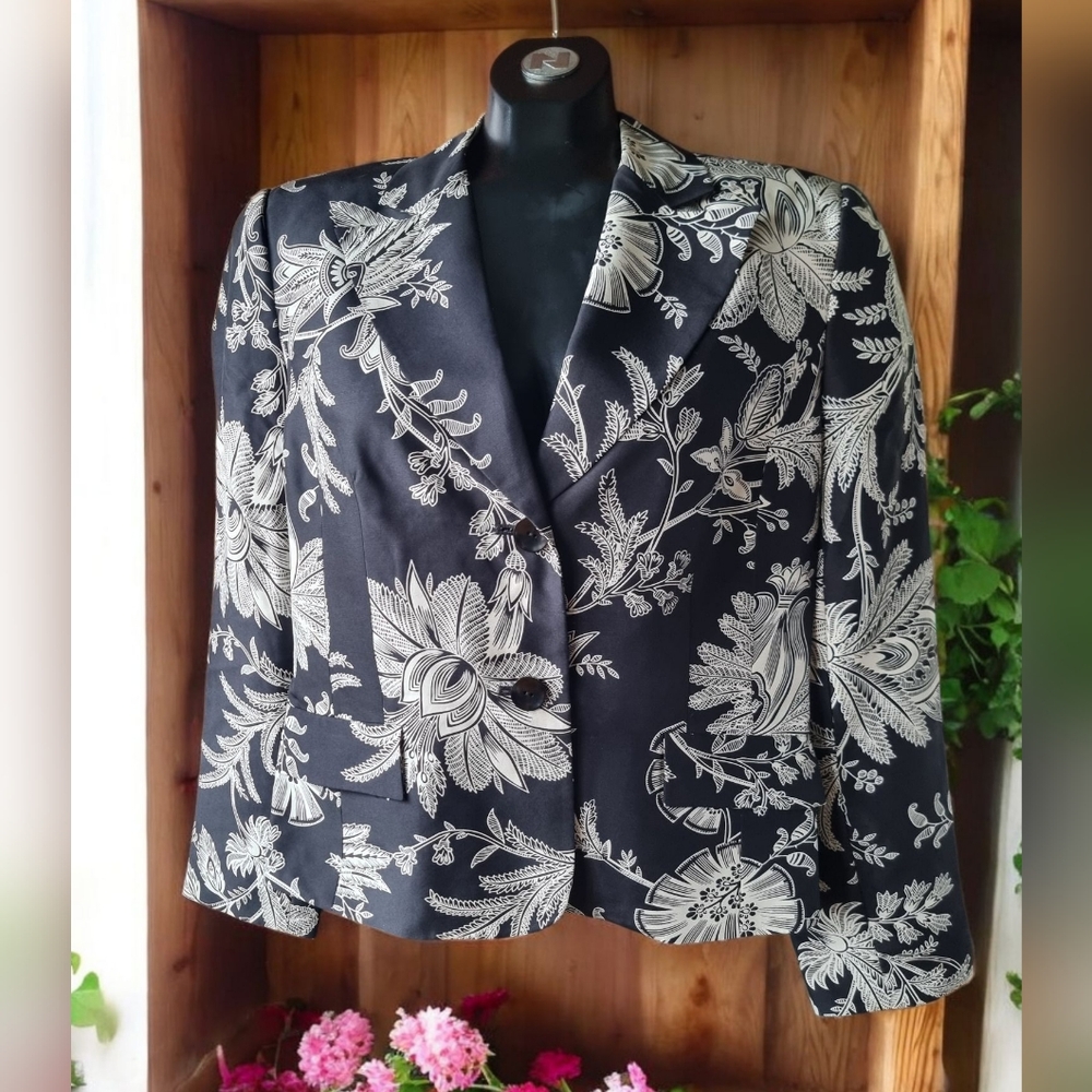 Grace Elements 100% Silk Floral Black and Cream Lined Women's Blazer Jacket